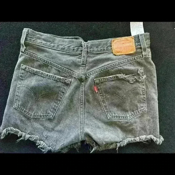 Levi’s 501 Distressed High-Waisted Black Denim Cutoff Shorts S26 90’s vintage - Picture 5 of 9